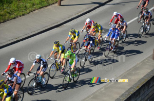 Le peloton longe la Seine (2) (222x)