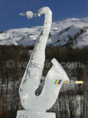 Ice sculpture of a saxophone (408x)