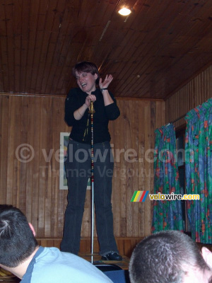 And Virginie danses on the table! (208x)