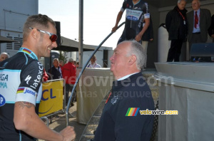 Tom Boonen (OPQS) has a chat with Jean-François Pescheux (545x)