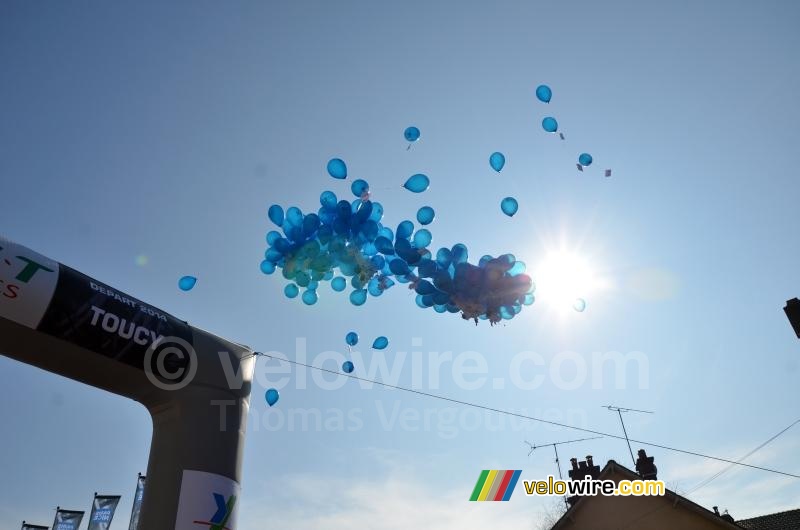 Vliegende ballonnen in Toucy