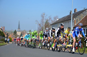 Le peloton à Saint-Fargeau (2) (445x)