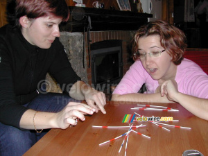 Virginie & Isabelle play mikado (194x)