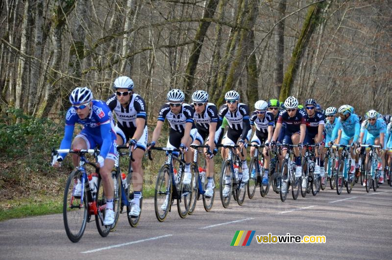 Het peloton in het Fort des Dames