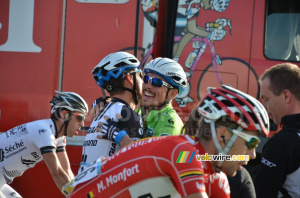 John Degenkolb célèbre sa victoire avec Koen de Kort (446x)