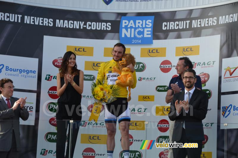 John Degenkolb (Giant-Shimano) gives a hug to his lion