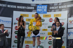 John Degenkolb (Giant-Shimano) gives a hug to his lion (379x)