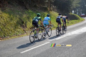 The breakaway at the foot of the col du Champ Juin (2) (275x)