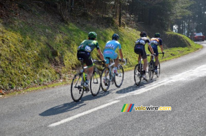 L'échappée au pied du col du Champ Juin (2) (275x)