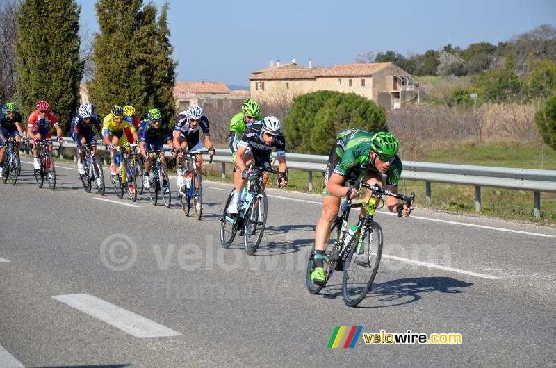 A split-up peloton close to Baumettes (3)