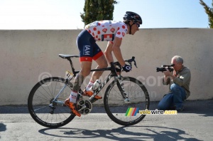 Sylvain Chavanel (IAM) gets away in the first climb to the finish (304x)