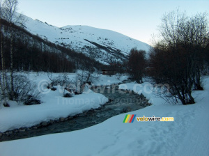 A wintery river (195x)