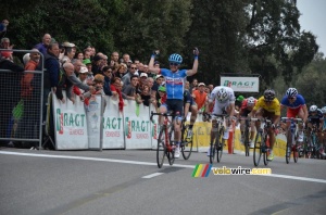 Tom-Jelte Slagter (Garmin-Sharp) wins the 7th stage (412x)