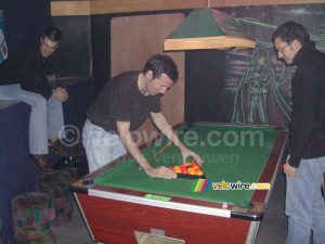 Bernard & Cédric playing billiards (207x)
