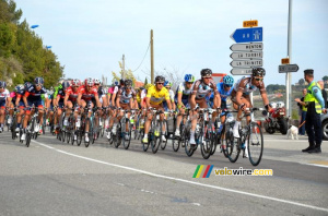 Carlos Betancur bien protégé par son équipe (345x)