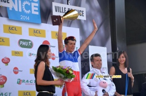 Arthur Vichot (FDJ.fr), vainqueur sur le podium (447x)