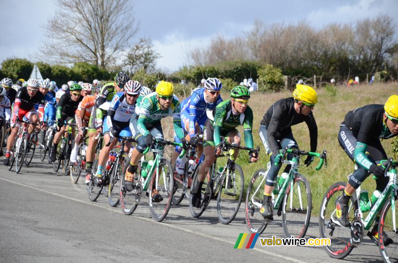 The peloton in the 2nd lap