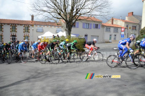 Le peloton au 6ème tour (394x)