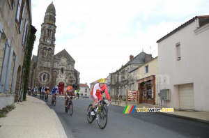 The breakaway at the church of Saint-Fiacre (399x)