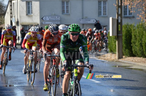 The peloton at the first climb of the Côte de la Croix Baron (795x)