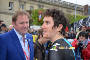 Geraint Thomas (Team Sky) parle avec Gary Verity (457x)