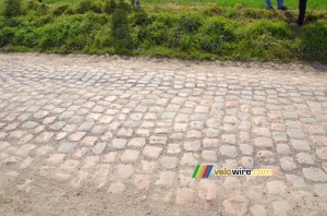 The cobble stones between Solesmes and Haussy (513x)