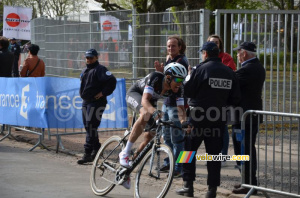 Niki Terpstra (Omega Pharma-QuickStep) arrives alone in the vélodrome (476x)