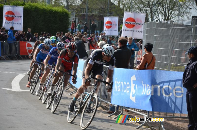 De tweede groep rijdt het vlodrome binnen