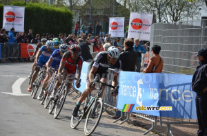 The second group which arrives in the vélodrome (536x)