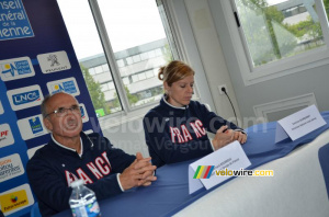 Bernard Bourreau (sélectionneur équipe de France) & Sandrine Guirronnet (entraîneur national route dames) (574x)