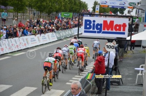 The breakaway at the forelast crossing of the finish line (2) (224x)