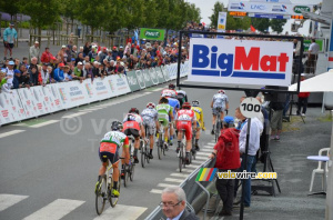 The breakaway at the forelast crossing of the finish line (2) (224x)