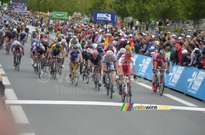 The sprint of the peloton won by Romain Cardis (Vende U Pays de la Loire) (253x)