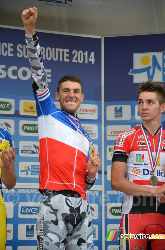 Yann Guyot (Armée de Terre) content avec son maillot d'or