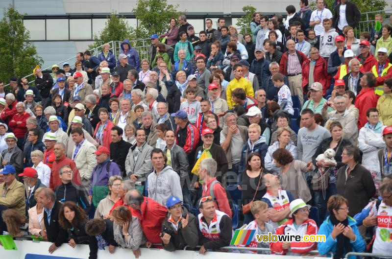 Veel publiek bij de dameskoers