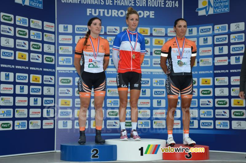 Het podium van de dameswedstrijd: Lesueur, Ferrand Prevot & Riberot (2)