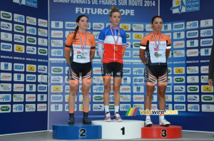 Le podium de la course dames : Lesueur, Ferrand Prevot & Riberot (2) (735x)