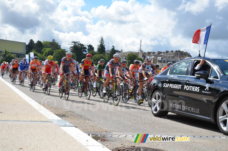 In the fictive start of the race in Poitiers