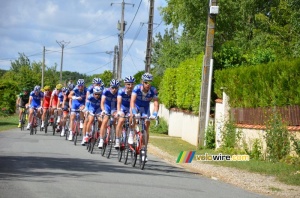 The FDJ.fr team leading the peloton (266x)