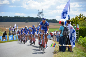 The FDJ.fr team still leading the peloton (250x)