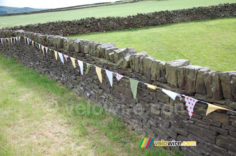 De Engelse muurtjes met decoratie