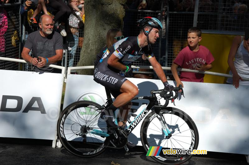 Mark Cavendish (OPQS) apres sa chute