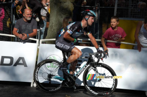 Mark Cavendish (OPQS) apres sa chute (488x)