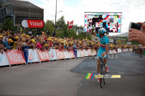 Vincenzo Nibali celebrates his victory (386x)