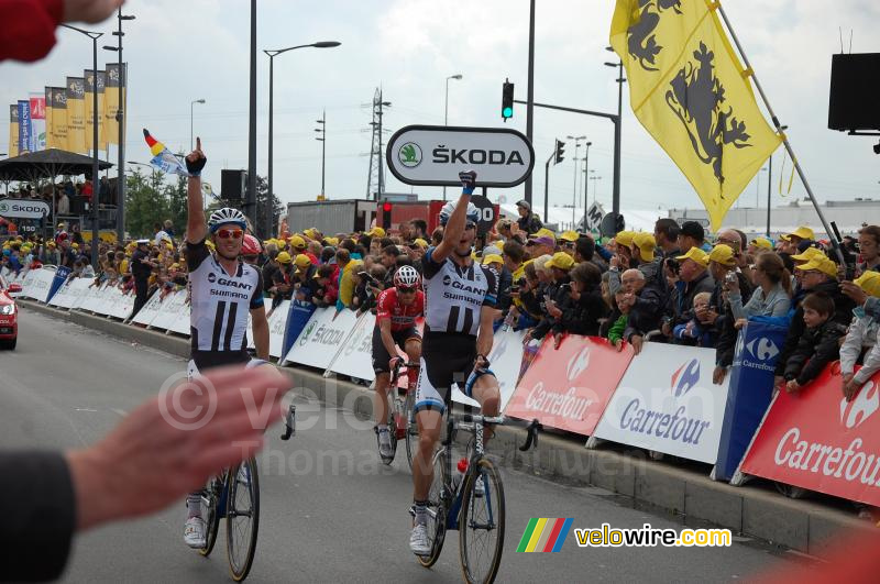 John Degenkolb & Roy Curvers celebrate Marcel Kittel's victory