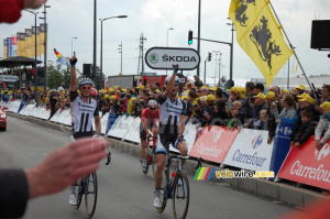 John Degenkolb & Roy Curvers celebrate Marcel Kittel's victory (551x)