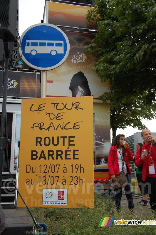 Le Tour : route barree !