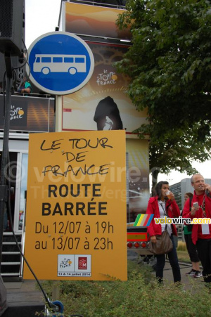 Le Tour : route barree ! (428x)