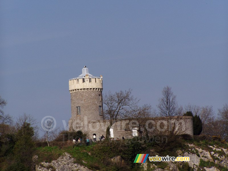 Oude vuurtoren nabij Suspension Bridge