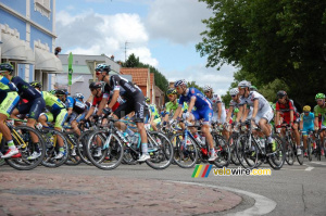 Jeremy Roy in the peloton at the start (412x)